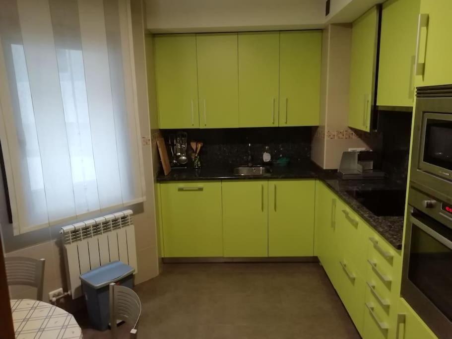 Habitacion En Piso Compartido Cerca De Playa De Samil Vigo Luaran gambar