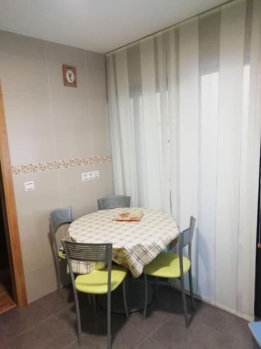 Habitacion En Piso Compartido Cerca De Playa De Samil Vigo Luaran gambar